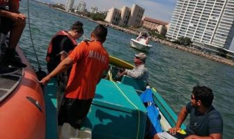 Noticias de Puerto Vallarta | NotiespacioPV | Rescatan marinos o mujer que cayó al agua mientras daba un paseo en Parachute