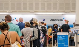 Noticias de Puerto Vallarta | NotiespacioPV | Nuevas restricciones de EU y Canadá para viajeros por nueva variante Covid-19