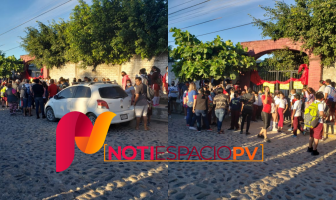 Noticias de Puerto Vallarta | NotiespacioPV | Manifestación de padres de familia por falta de maestros en Lomas del Coapinole