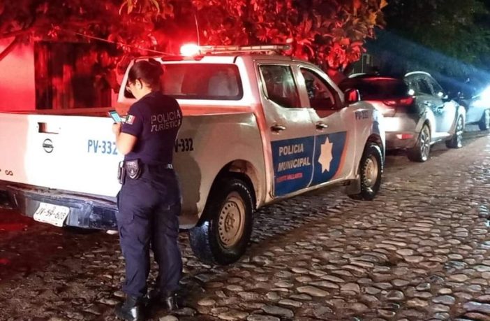 Noticias de Puerto Vallarta | NotiespacioPV | Joven de 22 años cae del tercer piso de su domicilio en Coapinole