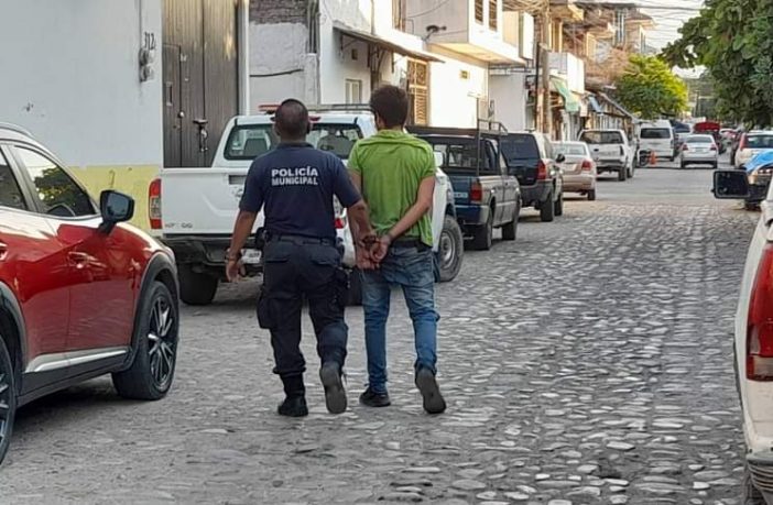 Noticias de Puerto Vallarta | NotiespacioPV | Detienen a ladrón cuando se llevaba herramientas y otras cosas de valor
