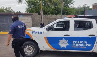 Noticias de Puerto Vallarta | NotiespacioPV | Repartidor tira su producto al evitar operativo de Tránsito Municipal