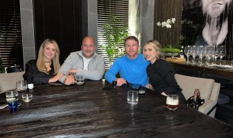 Noticias de Puerto Vallarta | NotiespacioPV | Prefiere "Canelo" una tarde con Alfaro que venir a Vallarta a recibir distinción honorífica