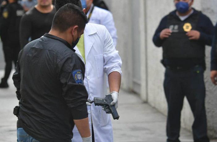 Noticias de Puerto Vallarta | NotiespacioPV | Ladrón de 17 años intentó asalto con arma falsa y conductor lo mata en Iztapalapa
