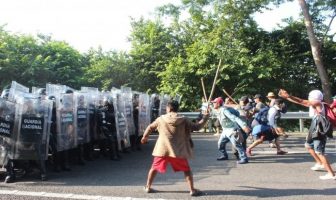 Noticias de Puerto Vallarta | NotiespacioPV | Caravana migrante se enfrenta a la Guardia Nacional en Chiapas