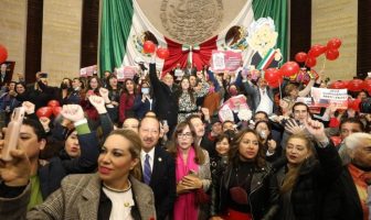 Noticias de Puerto Vallarta | NotiespacioPV | VIDEO: Diputados cantan "Las Mañanitas" a AMLO