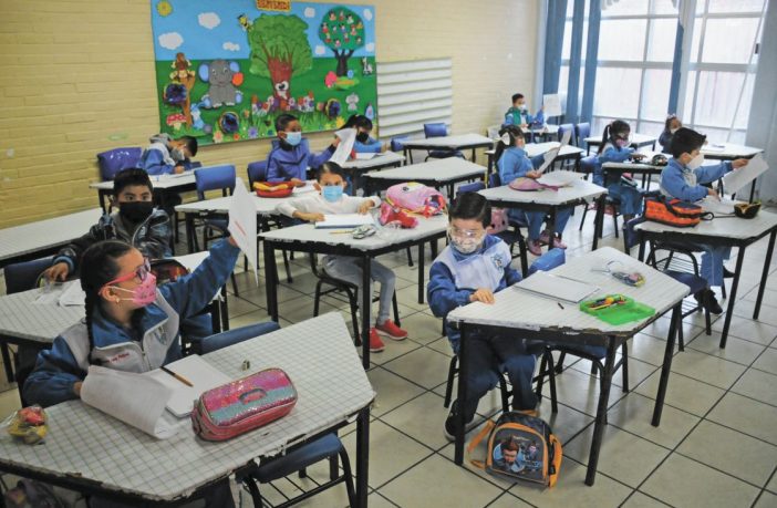 Noticias de Puerto Vallarta | NotiespacioPV | Clases presencial al 100% a partir del 16 de noviembre: Enrique Alfaro
