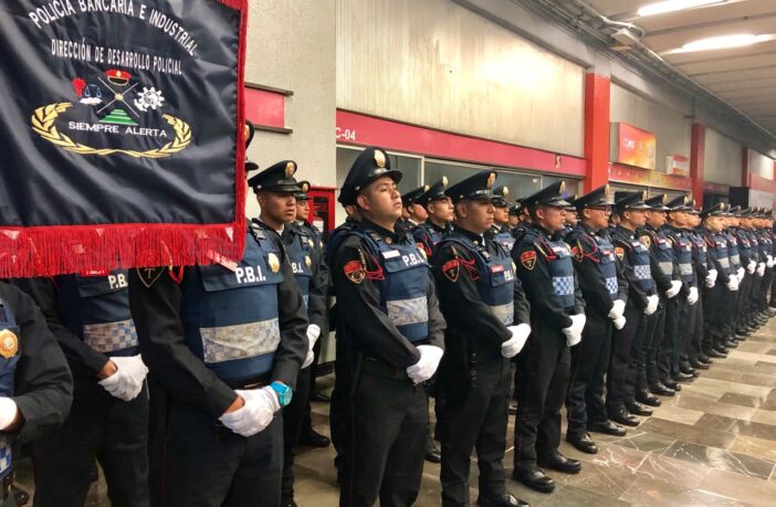 Noticias de Puerto Vallarta | NotiespacioPV | "Le disparó a una mujer; pero lo perseguí por 10 minutos" policía de CdMx frustró asalto
