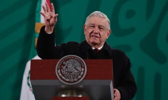 Noticias de Puerto Vallarta | NotiespacioPV | Maestros y personal de salud serán los siguientes en recibir vacuna de refuerzo contra Covid: AMLO