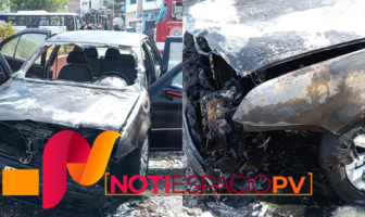 Noticias de Puerto Vallarta | NotiespacioPV | Se incendia vehículo en Ixtapa; cortocircuito sería la causa