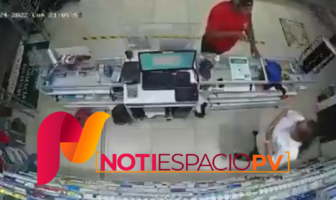 Noticias de Puerto Vallarta | NotiespacioPV | VIDEO: Asaltan farmacia en la zona romántica, "te pido mil pesos" dice sujeto