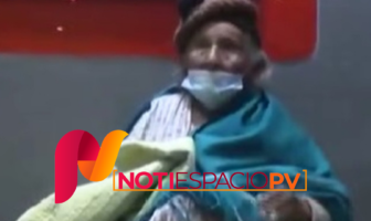 Notiespacio PV | Dejan a abuelita abandonada en cajero automático; espera que su hijo vuelva por ella