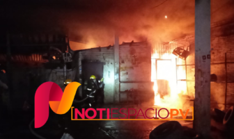 Noticias de Puerto Vallarta | NotiespacioPV | Incendio en una llantera deja cuantiosos daños materiales