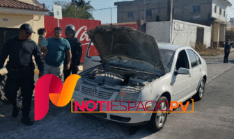 Notiespacio PV | Se incendia vehículo frente al aeropuerto de Puerto Vallarta