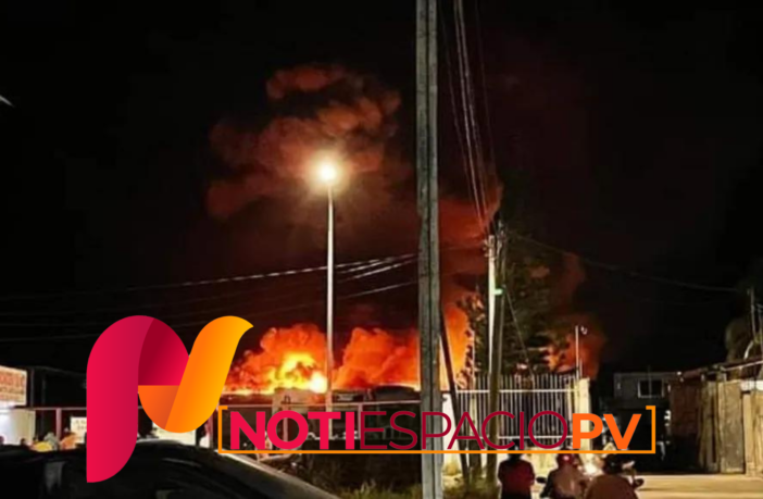Noticias de Puerto Vallarta | NotiespacioPV | VIDEO: Maquiladora en Campeche se incendia