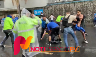 Noticias de Puerto Vallarta | NotiespacioPV | Fans del Cruz Azul protagonizan riña con policías de CdMx