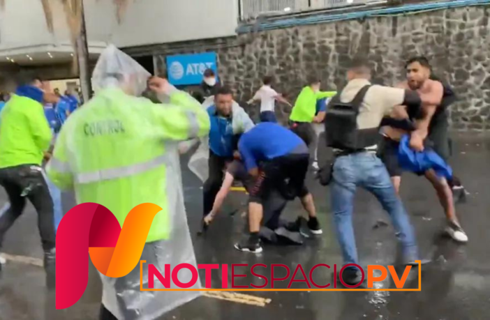 Noticias de Puerto Vallarta | NotiespacioPV | Fans del Cruz Azul protagonizan riña con policías de CdMx