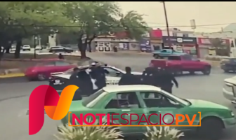 Noticias de Puerto Vallarta | NotiespacioPV | Policías de Monterrey protagonizan riña en plena avenida