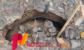 Notiespacio PV | Se abre un socavón en la calle 20 de Noviembre en el Pitillal