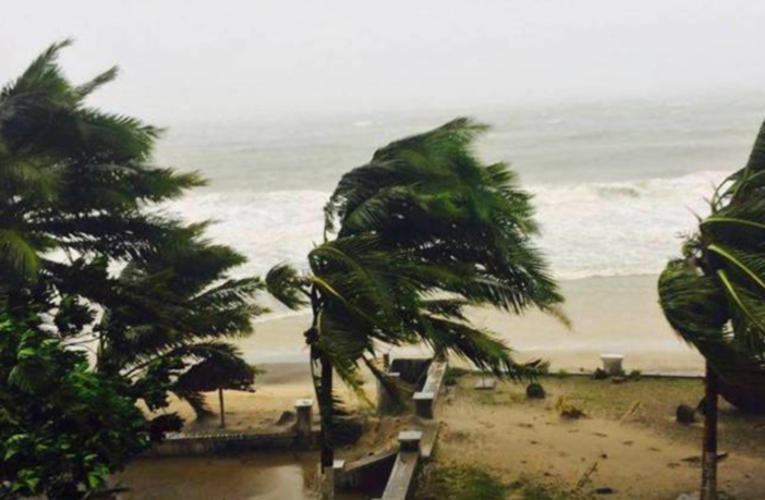 Noticias de Puerto Vallarta | NotiespacioPV | Huracán "Blas" azota el Pacífico Mexicano; se prevén fuertes lluvias