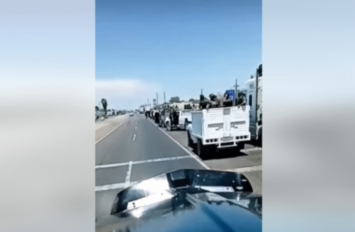 Noticias de Puerto Vallarta | NotiespacioPV | Viralizan video de hombres armados en carretera México-Nogales