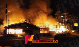 Civiles armados incendian dos restaurantes en zona Diamante de Acapulco