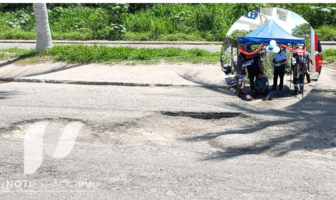 Notiespacio PV | Motociclista es víctima del mal estado de las calles en Puerto Vallarta