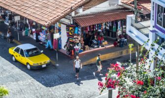 Notiespacio PV | Mercado Río Cuale estrena logotipo y se une a la era digital