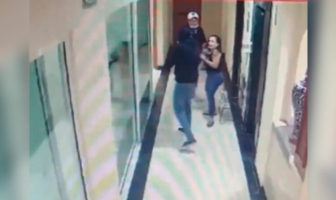 Noticias de Puerto Vallarta | NotiespacioPV | VIDEO: Asaltan a una pareja al interior de un hotel en Puebla