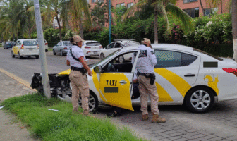 Notiespacio PV | Taxista sufre percance vial en Marina Vallarta; no hay lesionados