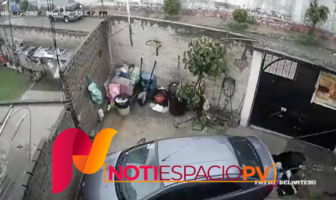 Noticias de Puerto Vallarta | NotiespacioPV | Socavón de 3 metros de profundidad se "traga" a padre de familia en Edomex