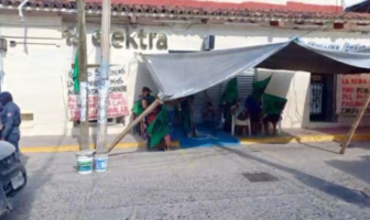 Noticias de Puerto Vallarta | NotiespacioPV | Acusan a Banco Azteca y Elektra en Oaxaca de "desaparecer ahorros" de una abuelita