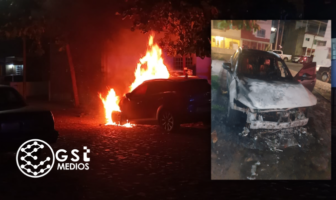 Notiespacio PV | Se incendia vehículo en la colonia Albatros