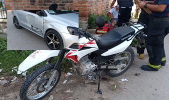 Notiespacio PV | Vehículo corta la circulación a joven motociclista en la colonia El Mangal