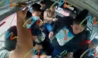 Noticias de Puerto Vallarta | NotiespacioPV | VIDEO: Se suben a vender dulces y terminan asaltando a pasajeros en Edomex