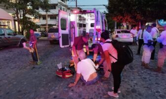 Notiespacio PV | Transporte de personal atropella a adulto mayor en la colonia Emiliano Zapata