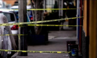 Noticias de Puerto Vallarta | NotiespacioPV | VIDEO: Asaltantes le disparan en la cabeza, pero logra matarlos