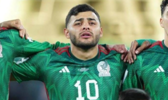 Noticias de Puerto Vallarta | NotiespacioPV | ¡Hasta las lágrimas! Alexis Vega llora mientras escucha el himno nacional en Qatar2022
