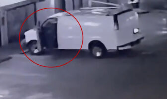 Noticias de Puerto Vallarta | NotiespacioPV | VIDEO: Captan a hombre abandonando camioneta con 6 cuerpos en plaza de Tijuana