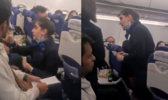 Noticias de Puerto Vallarta | NotiespacioPV | VIDEO: "No soy tu sirvienta", dice azafata a pasajero; discuten por comida
