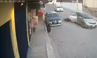 Noticias de Puerto Vallarta | NotiespacioPV | VIDEO: Mujer decide arrojarse de auto para evitar secuestro