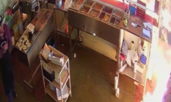 Noticias de Puerto Vallarta | NotiespacioPV | VIDEO: Irrumpen en taquería, la incendian y roban todo el dinero en Celaya