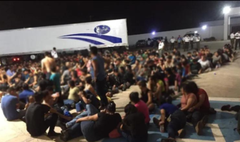 Noticias de Puerto Vallarta | NotiespacioPV | Localizan a más de 300 migrantes abandonados en un tráiler en Veracruz