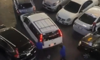 Notiespacio PV | Video: Ebrio conductor atropella a un hombre, choca con 7 autos y se da a la fuga