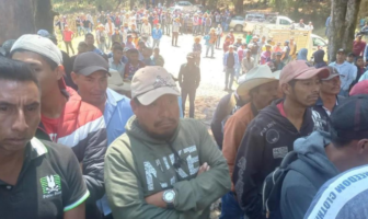 Noticias de Puerto Vallarta | NotiespacioPV | Guerrero: Pobladores retienen cuartel y a 40 militares para exigir caminos y escuela