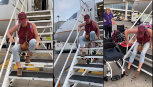 VIDEO: Atleta paralímpica baja de un avión a "sentones" por falta de rampa