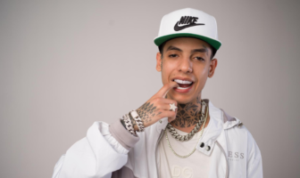 Noticias de Puerto Vallarta | NotiespacioPV | VIDEO: Natanael Cano aplica la de Bad Bunny y avienta celular de fan