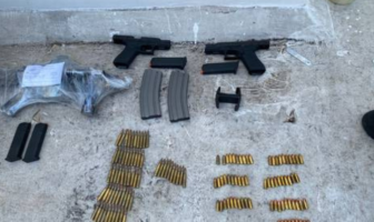 Decomisan varias armas en vehículo con blindaje artesanal en Encarnación de Díaz