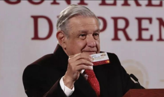 Noticias de Puerto Vallarta | NotiespacioPV | AMLO recibe su pensión para adultos mayores