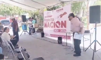 VIDEO: Diputado se queda en calzones en pleno discurso